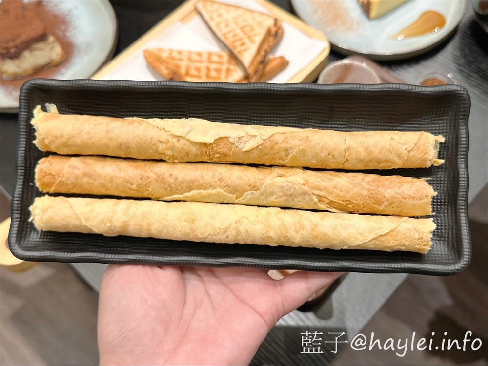 台中西屯區/湮云 Lostcloud Cafe-精品咖啡跟手作甜點都很美味,復古收音機與卡帶等特色主題裝潢十分吸睛,親友歡聚在這,邊享受美味甜點、邊共聊生活趣事,不亦美哉~招牌雲朵系列飲品好看又好喝!義式檸檬塔、生巧克力跟提拉米蘇等手工甜點推薦必吃~台中美食/台中咖啡廳/台中特色咖啡廳/藍子愛美食 國內旅遊 攝影 民生資訊分享 飲食集錦