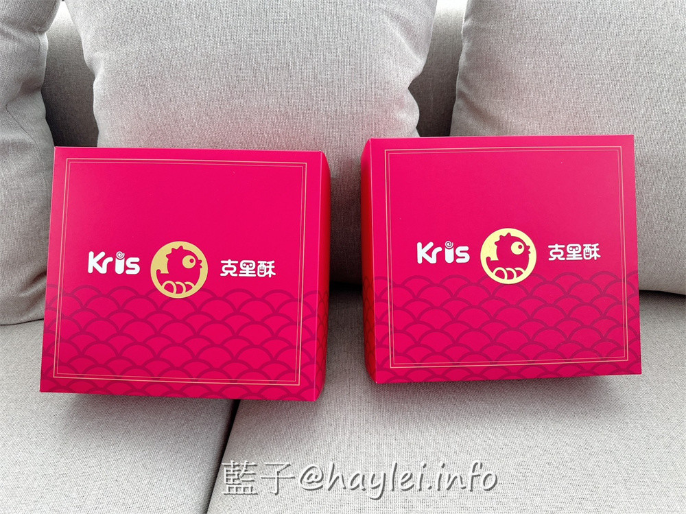 台中旅遊伴手禮推薦-Kris 克里酥經典禮盒-台中必吃傳統手工蛋捲酥脆美味且能聞到濃郁蛋香，一口酥蛋捲方便好吃不掉渣，曲奇餅有著濃郁奶香，有原味、抹茶跟巧克力等口味，當下午茶甜點超級療癒，還能客製化蛋捲禮盒、中秋禮盒、年節禮盒或過年禮盒，價位親和且口味好，有來逢甲夜市、新光三越、大遠百或秋虹谷的話，國慶煙火在台中，來台中旅行時不妨來買看看～台中美食/逢甲美食/藍子愛美食/台中伴手禮/台灣伴手禮/台中必買伴手禮/台中蛋捲推薦/逢甲商圈美食/逢甲夜市伴手禮/秋紅谷必買伴手禮/宅配美食/宅配甜點/不掉渣蛋捲/療癒蛋捲/最好吃蛋捲 中式料理 國內旅遊 宅配食記 攝影 民生資訊分享 飲食集錦 