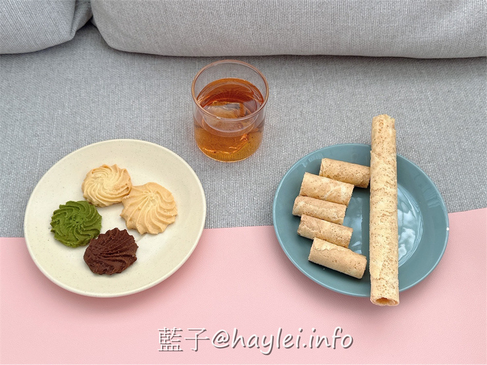 台中旅遊伴手禮推薦-Kris 克里酥經典禮盒-台中必吃傳統手工蛋捲酥脆美味且能聞到濃郁蛋香,一口酥蛋捲方便好吃不掉渣,曲奇餅有著濃郁奶香,有原味、抹茶跟巧克力等口味,當下午茶甜點超級療癒,還能客製化蛋捲禮盒、中秋禮盒、年節禮盒或過年禮盒,價位親和且口味好,有來逢甲夜市、新光三越、大遠百或秋虹谷的話,國慶煙火在台中,來台中旅行時不妨來買看看~台中美食/逢甲美食/藍子愛美食/台中伴手禮/台灣伴手禮/台中必買伴手禮/台中蛋捲推薦/逢甲商圈美食/逢甲夜市伴手禮/秋紅谷必買伴手禮/宅配美食/宅配甜點/不掉渣蛋捲/療癒蛋捲/最好吃蛋捲 中式料理 國內旅遊 宅配食記 攝影 民生資訊分享 飲食集錦