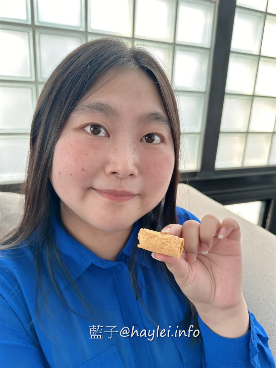 台中旅遊伴手禮推薦-Kris 克里酥經典禮盒-台中必吃傳統手工蛋捲酥脆美味且能聞到濃郁蛋香,一口酥蛋捲方便好吃不掉渣,曲奇餅有著濃郁奶香,有原味、抹茶跟巧克力等口味,當下午茶甜點超級療癒,還能客製化蛋捲禮盒、中秋禮盒、年節禮盒或過年禮盒,價位親和且口味好,有來逢甲夜市、新光三越、大遠百或秋虹谷的話,國慶煙火在台中,來台中旅行時不妨來買看看~台中美食/逢甲美食/藍子愛美食/台中伴手禮/台灣伴手禮/台中必買伴手禮/台中蛋捲推薦/逢甲商圈美食/逢甲夜市伴手禮/秋紅谷必買伴手禮/宅配美食/宅配甜點/不掉渣蛋捲/療癒蛋捲/最好吃蛋捲 中式料理 國內旅遊 宅配食記 攝影 民生資訊分享 飲食集錦
