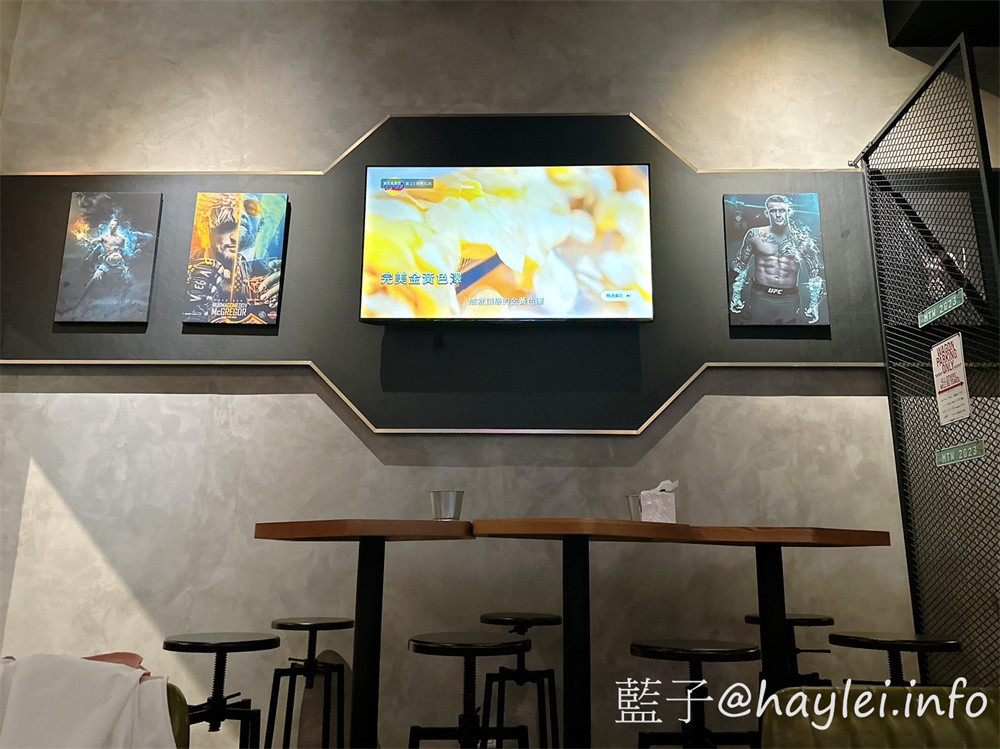 台中酒吧餐廳/拳擊UFC餐酒館/Bias 運動酒吧-Bias-嶺東一拳店裡有超激情的專業的拳擊UFC賽事轉播,也將舉辦拳擊UFC主題交流活動,超適合夜晚舒壓疲憊心靈的~必點柴窯熱狗英格蘭堡、爆辣煎餃、大口吃肉等特色美食,google評論送薯條或雞蛋豆腐唷!還有超特別的AI智慧調酒,感覺非常有趣!台中美食/南屯美食/台中餐酒館/台中異國料理/台中必吃熱狗堡/台中煎餃推薦/藍子愛美食 台中美食 國內旅遊 攝影 民生資訊分享 飲食集錦