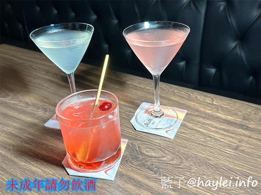 台中酒吧餐廳/拳擊UFC餐酒館/Bias 運動酒吧-Bias-嶺東一拳店裡有超激情的專業的拳擊UFC賽事轉播,也將舉辦拳擊UFC主題交流活動,超適合夜晚舒壓疲憊心靈的~必點柴窯熱狗英格蘭堡、爆辣煎餃、大口吃肉等特色美食,google評論送薯條或雞蛋豆腐唷!還有超特別的AI智慧調酒,感覺非常有趣!台中美食/南屯美食/台中餐酒館/台中異國料理/台中必吃熱狗堡/台中煎餃推薦/藍子愛美食 台中美食 國內旅遊 攝影 民生資訊分享 飲食集錦