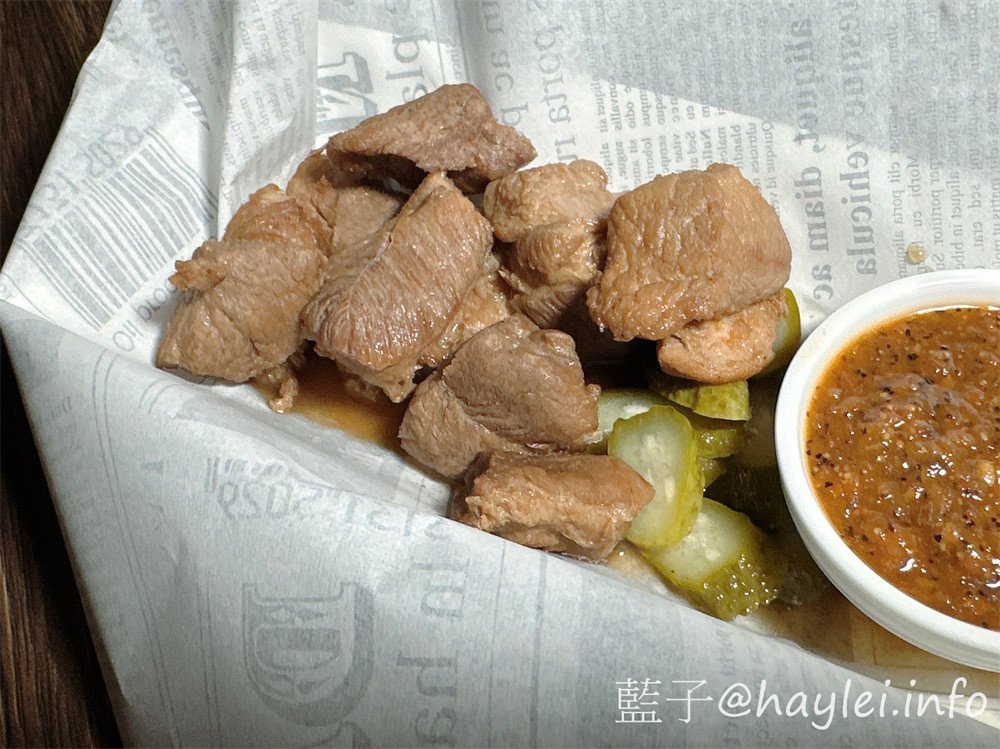 台中酒吧餐廳/拳擊UFC餐酒館/Bias 運動酒吧-Bias-嶺東一拳店裡有超激情的專業的拳擊UFC賽事轉播,也將舉辦拳擊UFC主題交流活動,超適合夜晚舒壓疲憊心靈的~必點柴窯熱狗英格蘭堡、爆辣煎餃、大口吃肉等特色美食,google評論送薯條或雞蛋豆腐唷!還有超特別的AI智慧調酒,感覺非常有趣!台中美食/南屯美食/台中餐酒館/台中異國料理/台中必吃熱狗堡/台中煎餃推薦/藍子愛美食 台中美食 國內旅遊 攝影 民生資訊分享 飲食集錦