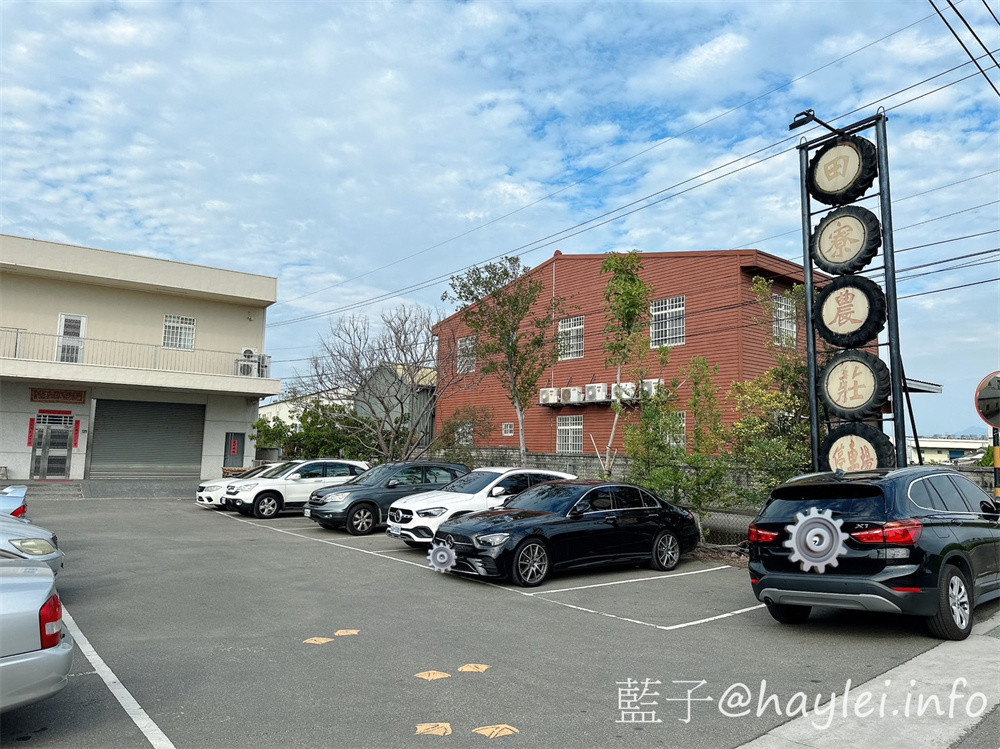 台中南屯美食/台中景觀餐廳/寵物友善餐廳/田寮農莊-古早傳承總舖師的辦桌手路菜,大部分食材都是自家種植,連內用可續的米飯都是自己種的台梗九號米混紫米口感彈Q,是台中親子旅遊農家樂首選~在台中高鐵巷弄內發現桃花源,內設停車場,可以一邊享受道地的台中田園料理,一邊觀賞秘境的田園風光!台中美食/傳統農家菜/辦桌菜/台灣料理/台中辦桌美食/台中旅遊景點/台中落羽松秘境/藍子愛美食 中式料理 台中美食 國內旅遊 攝影 民生資訊分享 飲食集錦