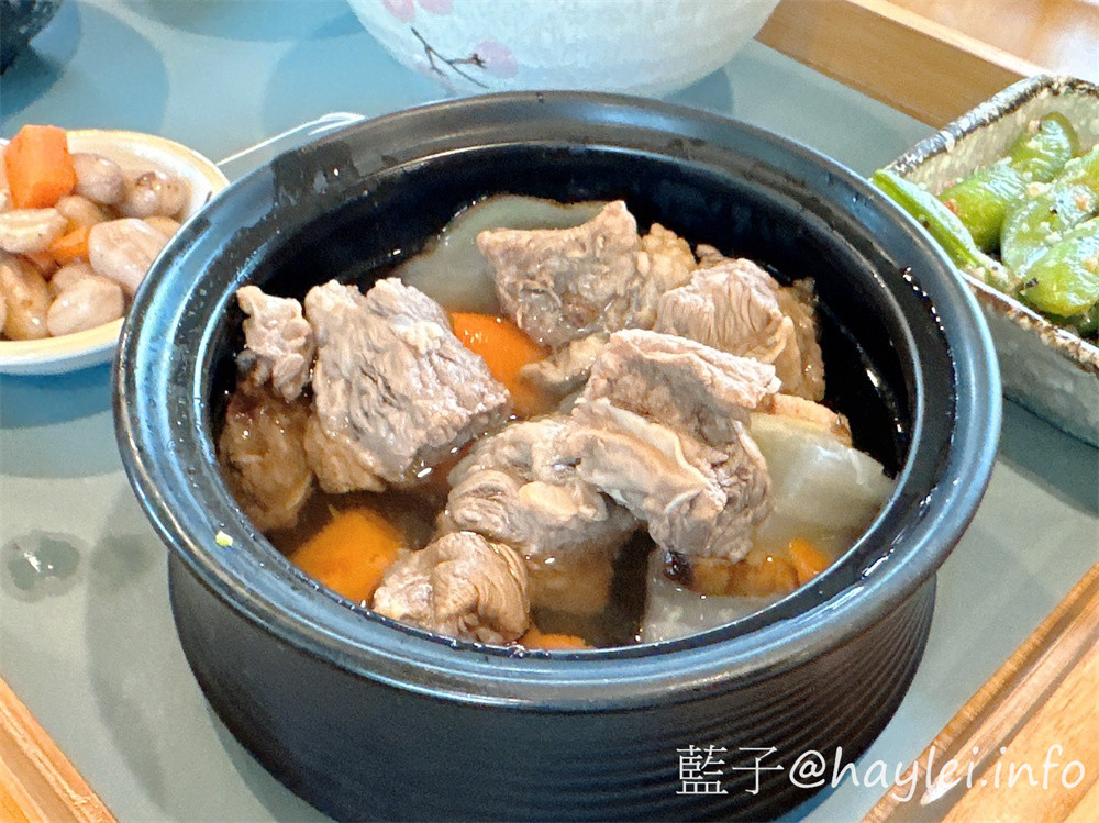 台中南屯美食/台中景觀餐廳/寵物友善餐廳/田寮農莊-古早傳承總舖師的辦桌手路菜,大部分食材都是自家種植,連內用可續的米飯都是自己種的台梗九號米混紫米口感彈Q,是台中親子旅遊農家樂首選~在台中高鐵巷弄內發現桃花源,內設停車場,可以一邊享受道地的台中田園料理,一邊觀賞秘境的田園風光!台中美食/傳統農家菜/辦桌菜/台灣料理/台中辦桌美食/台中旅遊景點/台中落羽松秘境/藍子愛美食 中式料理 台中美食 國內旅遊 攝影 民生資訊分享 飲食集錦