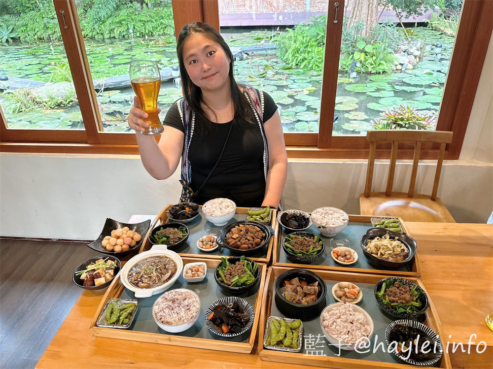 台中南屯美食/台中景觀餐廳/寵物友善餐廳/田寮農莊-古早傳承總舖師的辦桌手路菜,大部分食材都是自家種植,連內用可續的米飯都是自己種的台梗九號米混紫米口感彈Q,是台中親子旅遊農家樂首選~在台中高鐵巷弄內發現桃花源,內設停車場,可以一邊享受道地的台中田園料理,一邊觀賞秘境的田園風光!台中美食/傳統農家菜/辦桌菜/台灣料理/台中辦桌美食/台中旅遊景點/台中落羽松秘境/藍子愛美食 中式料理 台中美食 國內旅遊 攝影 民生資訊分享 飲食集錦