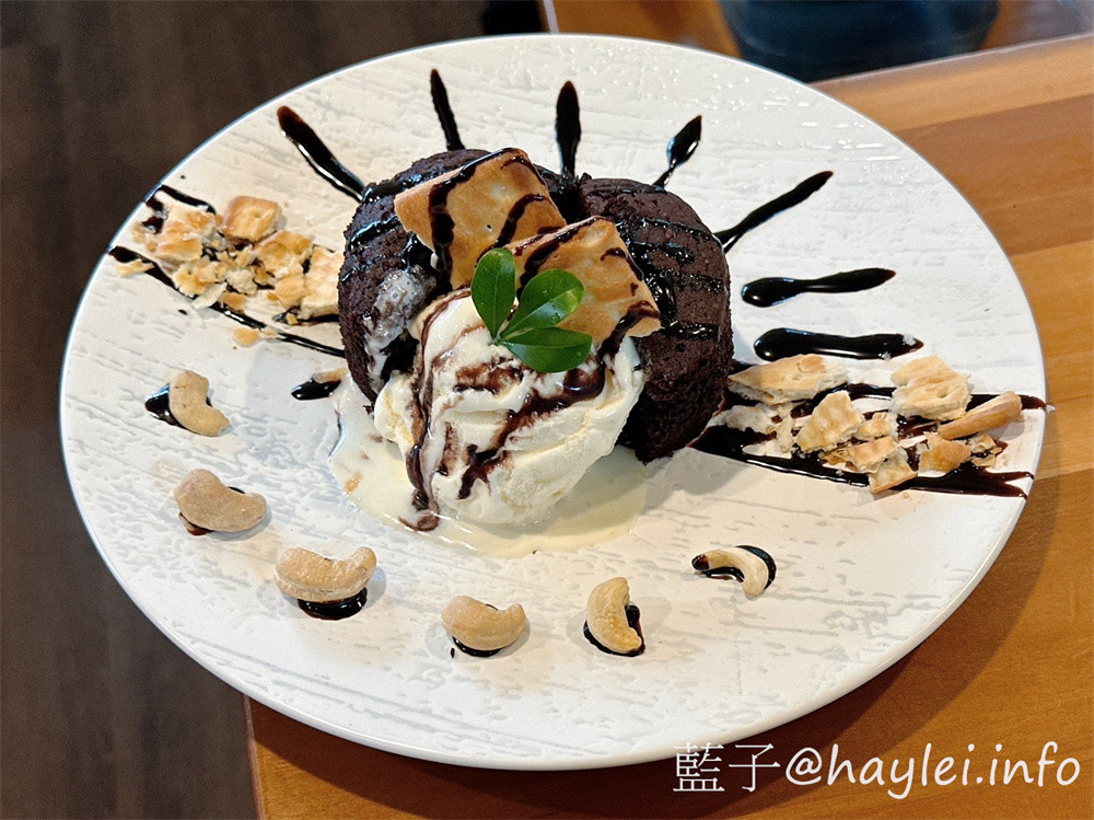 台中南屯美食/台中景觀餐廳/寵物友善餐廳/田寮農莊-古早傳承總舖師的辦桌手路菜,大部分食材都是自家種植,連內用可續的米飯都是自己種的台梗九號米混紫米口感彈Q,是台中親子旅遊農家樂首選~在台中高鐵巷弄內發現桃花源,內設停車場,可以一邊享受道地的台中田園料理,一邊觀賞秘境的田園風光!台中美食/傳統農家菜/辦桌菜/台灣料理/台中辦桌美食/台中旅遊景點/台中落羽松秘境/藍子愛美食 中式料理 台中美食 國內旅遊 攝影 民生資訊分享 飲食集錦
