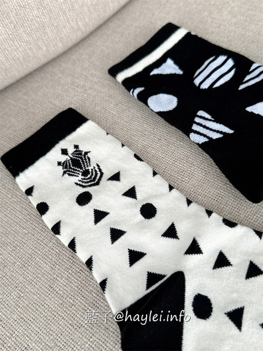 MIT精品襪/HUAER Design 獨家設計襪-100%MIT純棉中筒襪，文創風格設計時尚，讓襪子穿搭變得豐富有趣，再加上穿起來透氣柔軟舒適吸汗排汗，絕對是選購流行襪的一時之選! 攝影 民生資訊分享 穿搭分享 