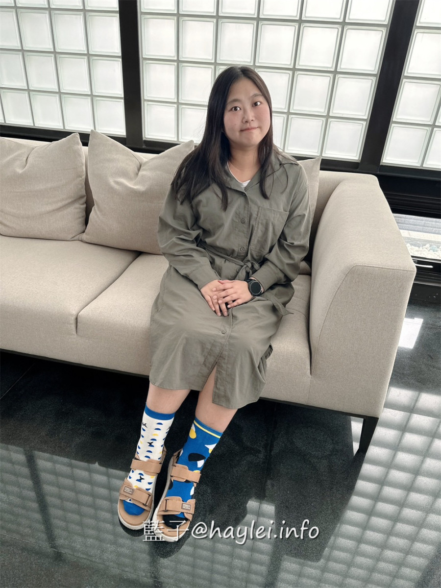 MIT精品襪/HUAER Design 獨家設計襪-100%MIT純棉中筒襪，文創風格設計時尚，讓襪子穿搭變得豐富有趣，再加上穿起來透氣柔軟舒適吸汗排汗，絕對是選購流行襪的一時之選! 攝影 民生資訊分享 穿搭分享 