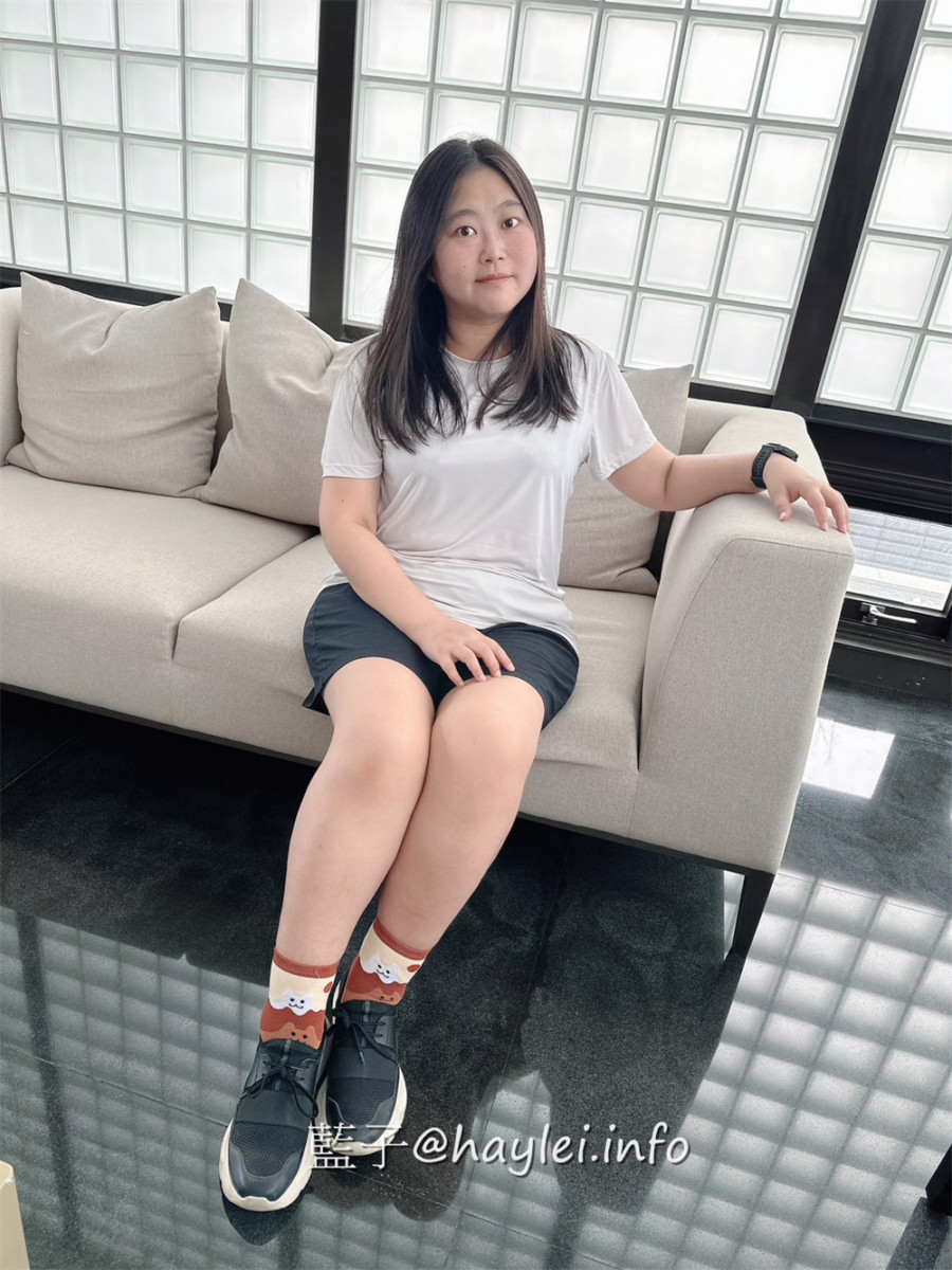 MIT精品襪/HUAER Design 獨家設計襪-100%MIT純棉中筒襪，文創風格設計時尚，讓襪子穿搭變得豐富有趣，再加上穿起來透氣柔軟舒適吸汗排汗，絕對是選購流行襪的一時之選! 攝影 民生資訊分享 穿搭分享 