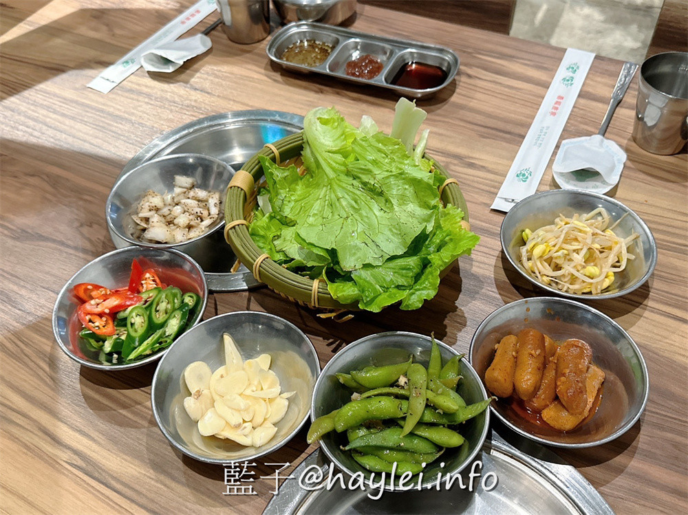 台北大安/韓老二烤肉餐廳-焦香誘人的韓國烤肉、美味豐富的韓式料理,樣樣都很不錯,還有小菜跟生菜無限量供應,絕對是近忠孝復興捷運站的聚餐好去處~台北美食/台北燒烤/台北烤肉/小菜吃到飽/台北餐廳/大安美食/忠孝復興捷運美食/藍子愛美食 國內旅遊 攝影 民生資訊分享 飲食集錦