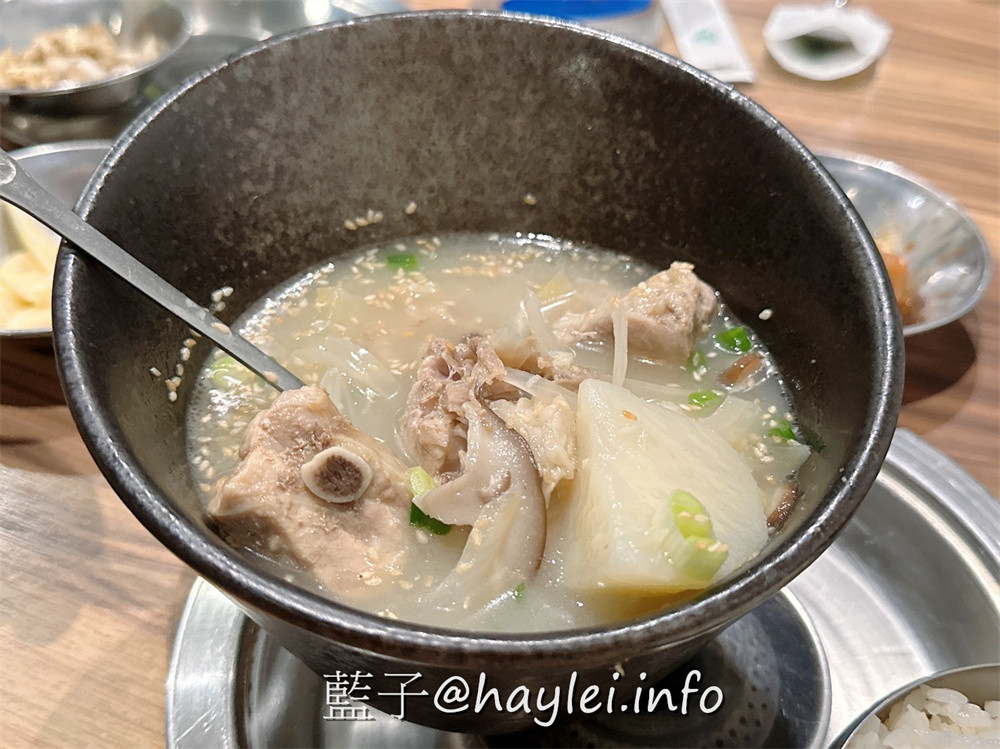台北大安/韓老二烤肉餐廳-焦香誘人的韓國烤肉、美味豐富的韓式料理，樣樣都很不錯，還有小菜跟生菜無限量供應，絕對是近忠孝復興捷運站的聚餐好去處~台北美食/台北燒烤/台北烤肉/小菜吃到飽/台北餐廳/大安美食/忠孝復興捷運美食/藍子愛美食 國內旅遊 攝影 民生資訊分享 飲食集錦 