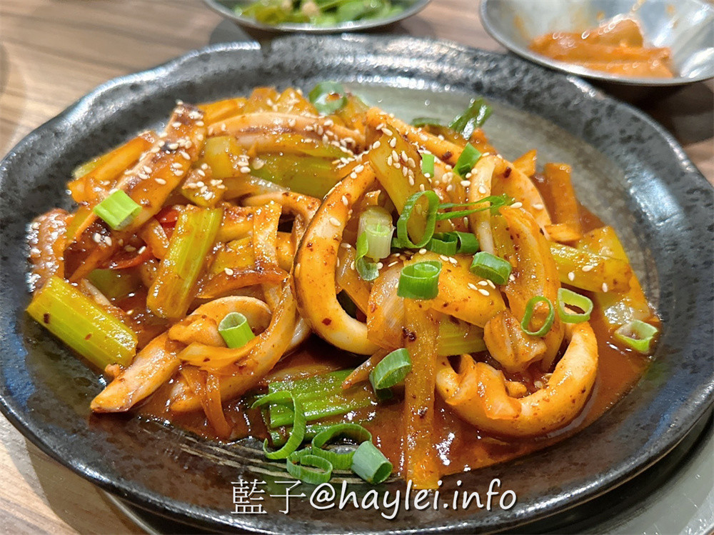 台北大安/韓老二烤肉餐廳-焦香誘人的韓國烤肉、美味豐富的韓式料理,樣樣都很不錯,還有小菜跟生菜無限量供應,絕對是近忠孝復興捷運站的聚餐好去處~台北美食/台北燒烤/台北烤肉/小菜吃到飽/台北餐廳/大安美食/忠孝復興捷運美食/藍子愛美食 國內旅遊 攝影 民生資訊分享 飲食集錦