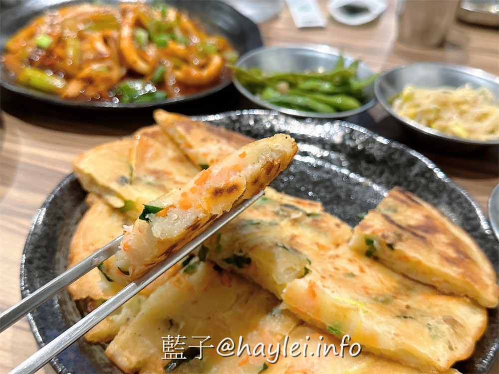 台北大安/韓老二烤肉餐廳-焦香誘人的韓國烤肉、美味豐富的韓式料理,樣樣都很不錯,還有小菜跟生菜無限量供應,絕對是近忠孝復興捷運站的聚餐好去處~台北美食/台北燒烤/台北烤肉/小菜吃到飽/台北餐廳/大安美食/忠孝復興捷運美食/藍子愛美食 國內旅遊 攝影 民生資訊分享 飲食集錦