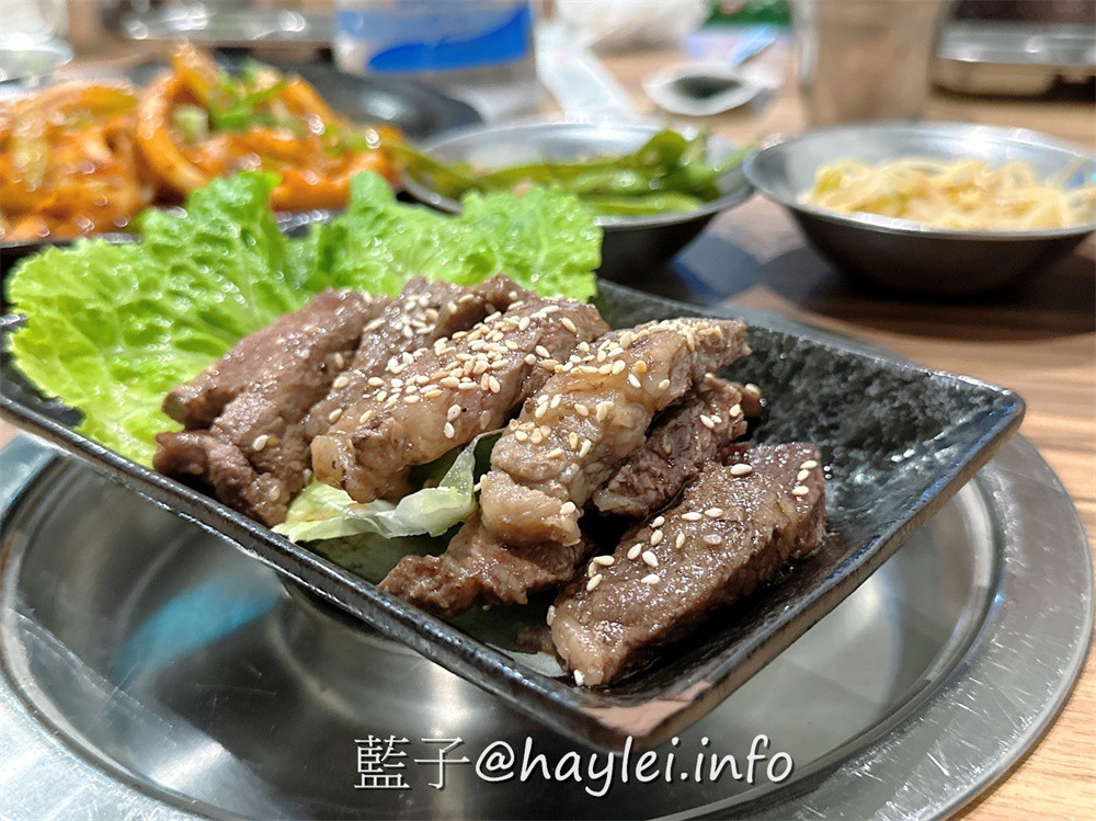台北大安/韓老二烤肉餐廳-焦香誘人的韓國烤肉、美味豐富的韓式料理，樣樣都很不錯，還有小菜跟生菜無限量供應，絕對是近忠孝復興捷運站的聚餐好去處~台北美食/台北燒烤/台北烤肉/小菜吃到飽/台北餐廳/大安美食/忠孝復興捷運美食/藍子愛美食 國內旅遊 攝影 民生資訊分享 飲食集錦 