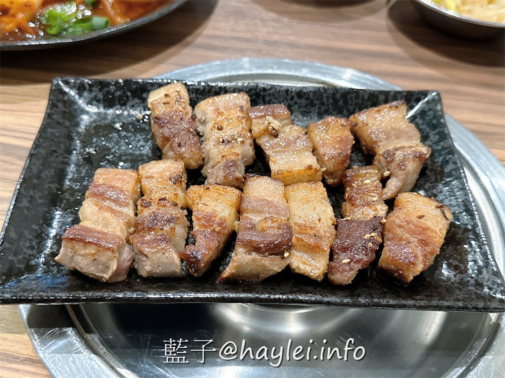 台北大安/韓老二烤肉餐廳-焦香誘人的韓國烤肉、美味豐富的韓式料理，樣樣都很不錯，還有小菜跟生菜無限量供應，絕對是近忠孝復興捷運站的聚餐好去處~台北美食/台北燒烤/台北烤肉/小菜吃到飽/台北餐廳/大安美食/忠孝復興捷運美食/藍子愛美食 國內旅遊 攝影 民生資訊分享 飲食集錦 