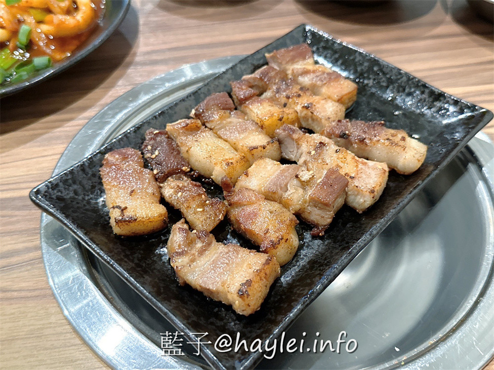 台北大安/韓老二烤肉餐廳-焦香誘人的韓國烤肉、美味豐富的韓式料理，樣樣都很不錯，還有小菜跟生菜無限量供應，絕對是近忠孝復興捷運站的聚餐好去處~台北美食/台北燒烤/台北烤肉/小菜吃到飽/台北餐廳/大安美食/忠孝復興捷運美食/藍子愛美食 國內旅遊 攝影 民生資訊分享 飲食集錦 