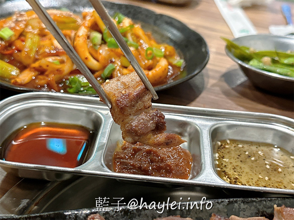 台北大安/韓老二烤肉餐廳-焦香誘人的韓國烤肉、美味豐富的韓式料理，樣樣都很不錯，還有小菜跟生菜無限量供應，絕對是近忠孝復興捷運站的聚餐好去處~台北美食/台北燒烤/台北烤肉/小菜吃到飽/台北餐廳/大安美食/忠孝復興捷運美食/藍子愛美食 國內旅遊 攝影 民生資訊分享 飲食集錦 