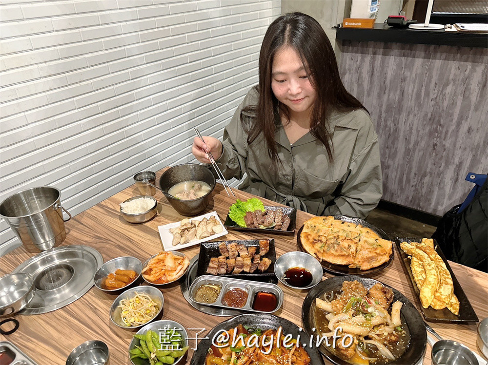 台北大安/韓老二烤肉餐廳-焦香誘人的韓國烤肉、美味豐富的韓式料理，樣樣都很不錯，還有小菜跟生菜無限量供應，絕對是近忠孝復興捷運站的聚餐好去處~台北美食/台北燒烤/台北烤肉/小菜吃到飽/台北餐廳/大安美食/忠孝復興捷運美食/藍子愛美食 國內旅遊 攝影 民生資訊分享 飲食集錦 