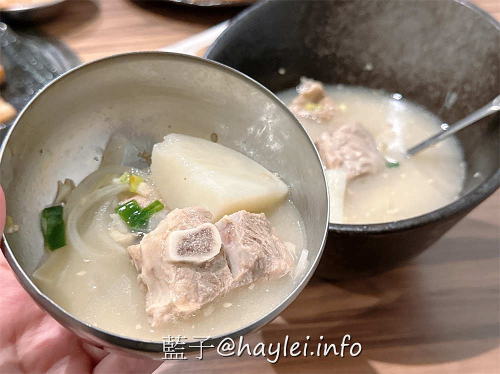 台北大安/韓老二烤肉餐廳-焦香誘人的韓國烤肉、美味豐富的韓式料理,樣樣都很不錯,還有小菜跟生菜無限量供應,絕對是近忠孝復興捷運站的聚餐好去處~台北美食/台北燒烤/台北烤肉/小菜吃到飽/台北餐廳/大安美食/忠孝復興捷運美食/藍子愛美食 國內旅遊 攝影 民生資訊分享 飲食集錦