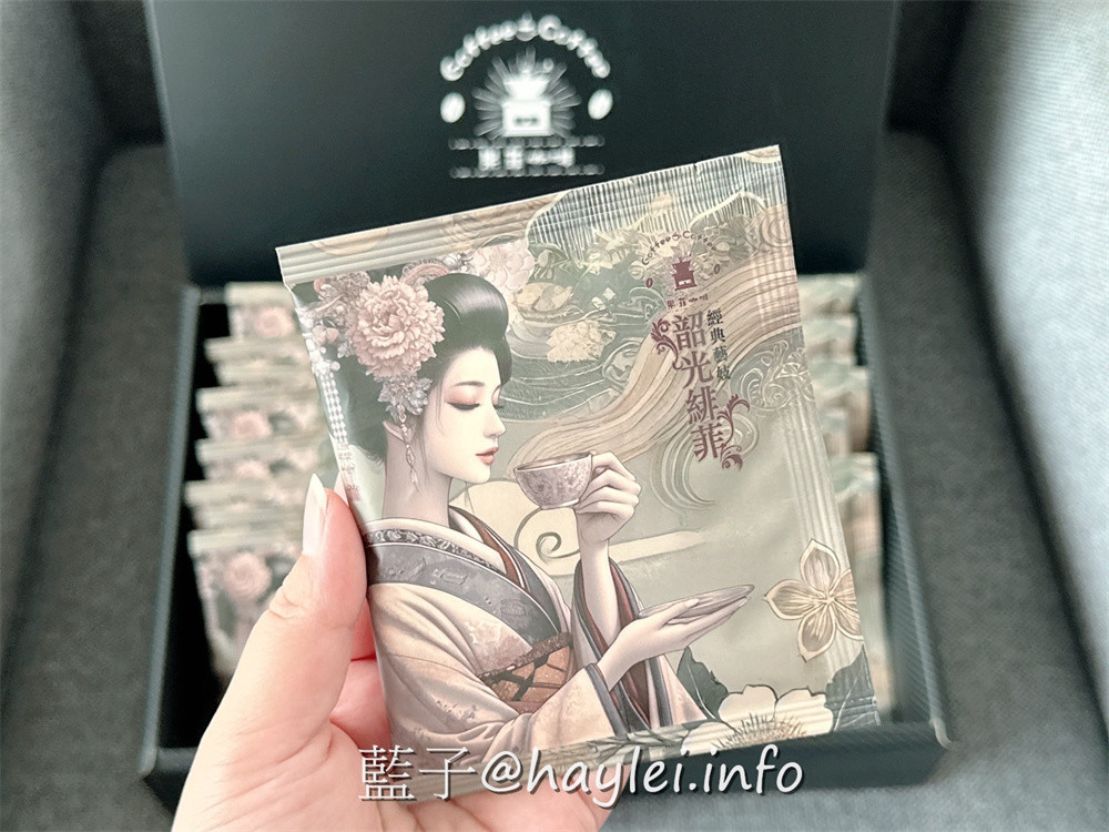 果菲咖啡的藝妓禮盒跟尋味之旅（掛耳包精選組）等精品咖啡兼具了優雅的風味和精湛的品質，堅持以高性價比的理念經營，讓精品咖啡走進咖啡迷們的日常生活，實現在家喝好咖啡的願景～藍子愛美食/濾掛包咖啡推薦/精品咖啡推薦/咖啡訂閱制/咖啡禮盒/藝妓咖啡/伴手禮推薦/年節送禮禮盒推薦 台中美食 宅配食記 攝影 民生資訊分享 飲食集錦 