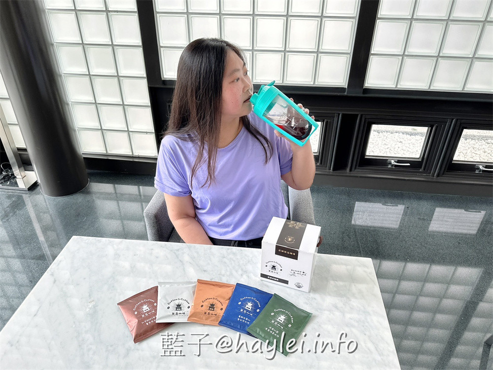 果菲咖啡的藝妓禮盒跟尋味之旅(掛耳包精選組)等精品咖啡兼具了優雅的風味和精湛的品質,堅持以高性價比的理念經營,讓精品咖啡走進咖啡迷們的日常生活,實現在家喝好咖啡的願景~藍子愛美食/濾掛包咖啡推薦/精品咖啡推薦/咖啡訂閱制/咖啡禮盒/藝妓咖啡/伴手禮推薦/年節送禮禮盒推薦 台中美食 宅配食記 攝影 民生資訊分享 飲食集錦
