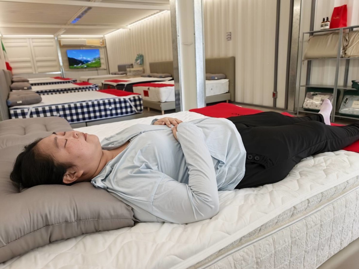 台中必訪寢具店-法國皮爾卡登寢具插旗台中了!最新開幕的台中南屯旗艦店以加州沙漠風榮獲台中最美寢具店,門市特色仙人掌區超吸睛,也跟藍子一起來打卡探店吧~台中寢具店推薦/台中南屯寢具店/台中寢具門市評價/台中南屯家居選物推薦/皮爾卡登旗艦店/台中南屯床墊試躺體驗/台中加州風寢具店/台中家居用品門市/台中最美寢具門市/皮爾卡登台中門市有賣什麼/台中床墊試躺推薦品牌/皮爾卡登床墊評價/皮爾卡登園區開箱 國內外住宿相關 國內旅遊 攝影 民生資訊分享